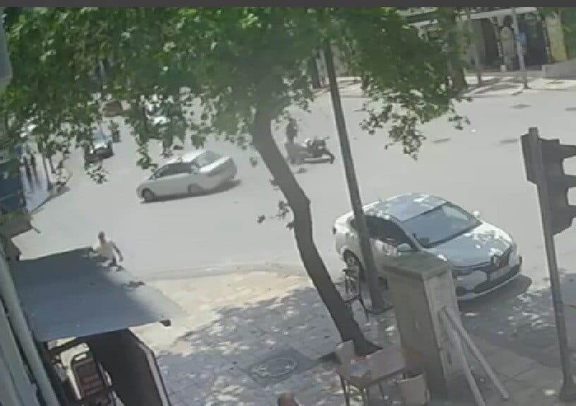 Denizli'nin Pamukkale ilçesinde, abartı egzozlu motosiklet kullanan A.A., polis dur