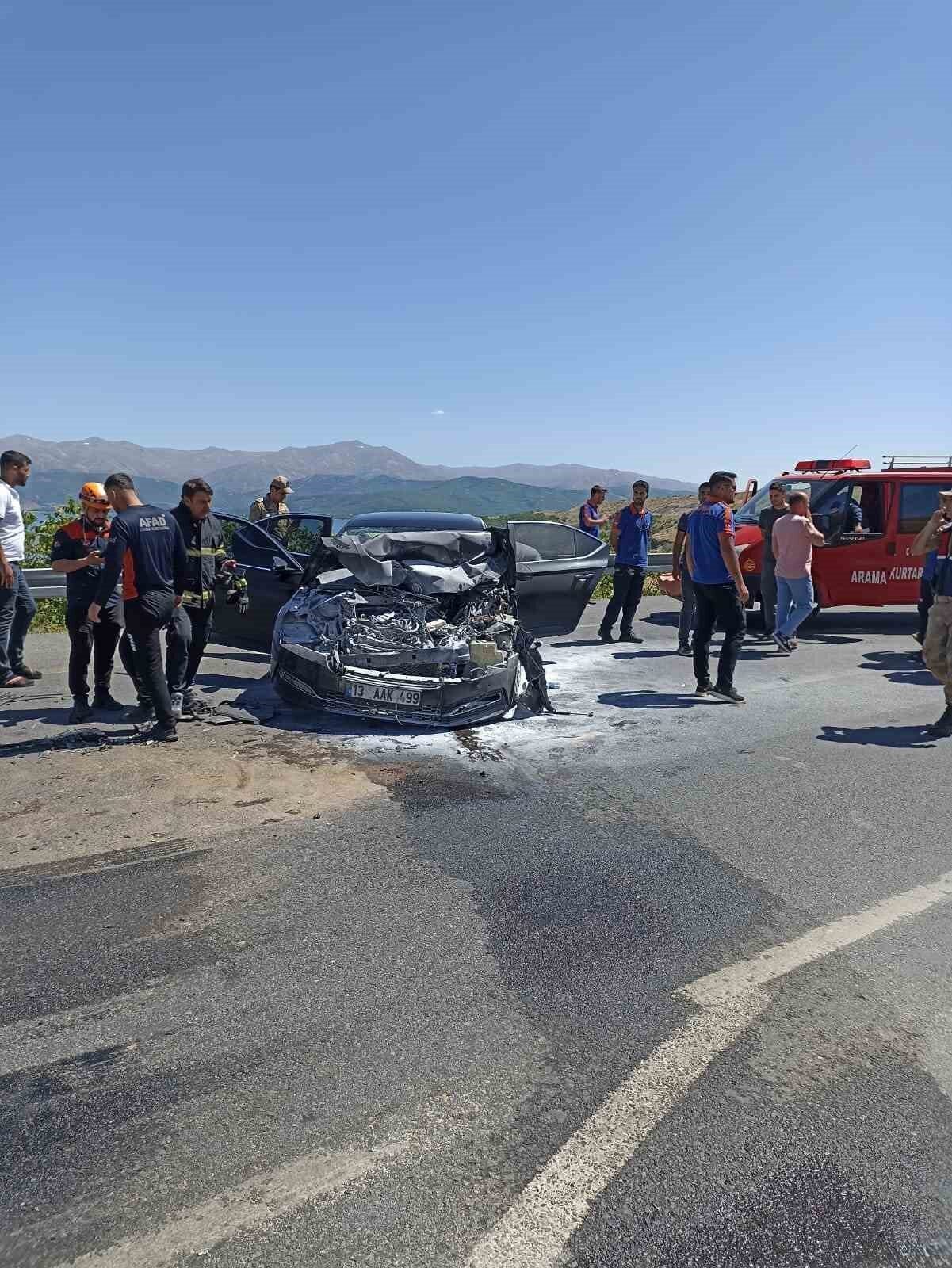 Adilcevaz Kaymakamı Nurhalil Özçelik ve koruma şoförü, Tatvan- Ahlat karayolunda