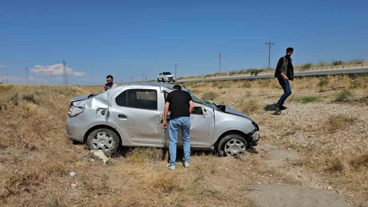 Bitlis'in Adilcevaz ilçesinde B.E. idaresindeki otomobilin devrilmesi sonucu 6 kişi