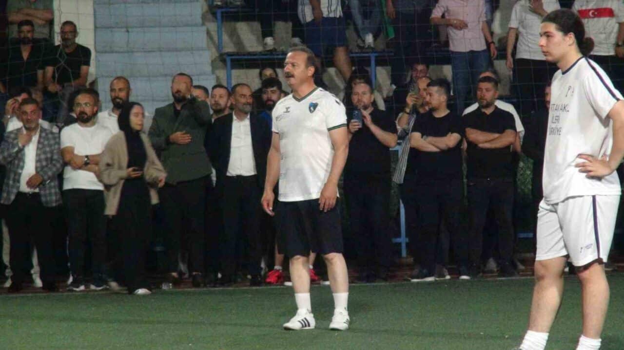 Anahtar Parti Genel Başkanı Yavuz Ağıralioğlu, Kocaeli'de il yöneticileriyle futbol