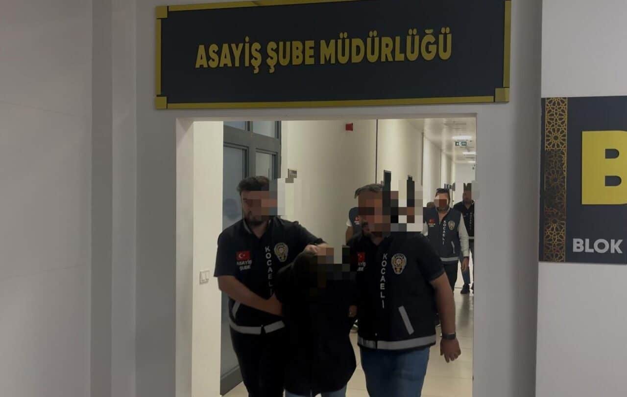 Kocaeli'nin Dilovası ilçesinde, İ.B. isimli genç, aile içi tartışma sonrası