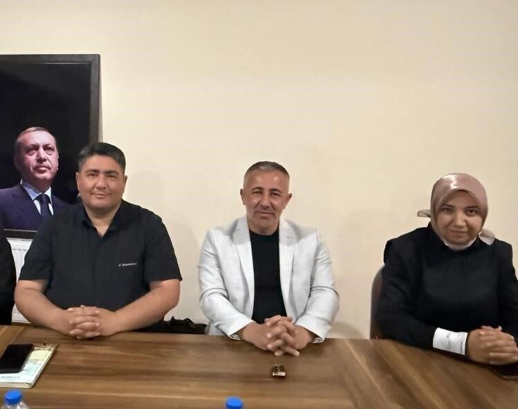 AK Parti Bilecik İl Başkanı Serkan Yıldırım, Söğüt İlçe Başkanlığı'nda