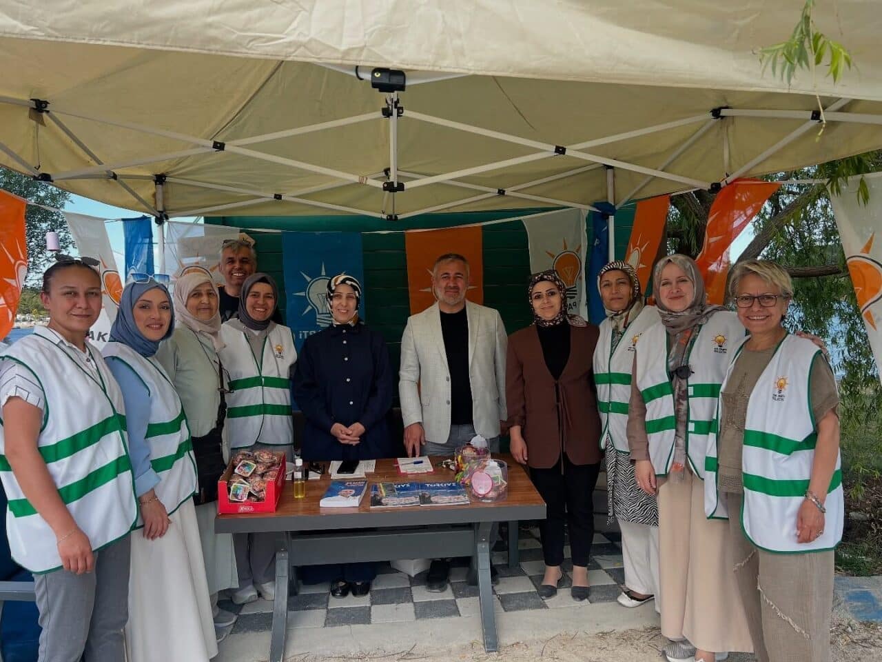 AK Parti Bilecik İl Başkanlığı, Pelitözü Gölpark'ta düzenlediği stantla vatandaşların