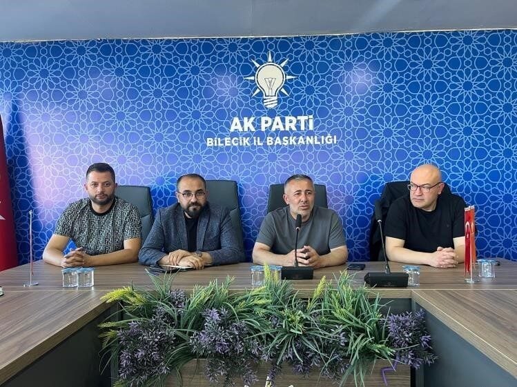 AK Parti Merkez İlçe Başkanlığı, Servet Yılmaz başkanlığında yaptığı toplantıda