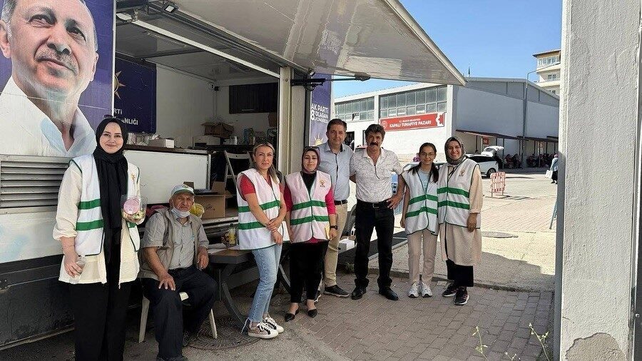 AK Parti Bilecik Merkez İlçe Başkanlığı, Hürriyet Mahallesi'ndeki kapalı pazar