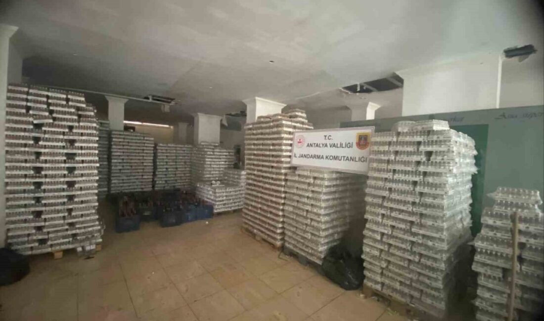 Alanya'da jandarma, bir depoda yaptığı operasyonda 10 bin litre kaçak