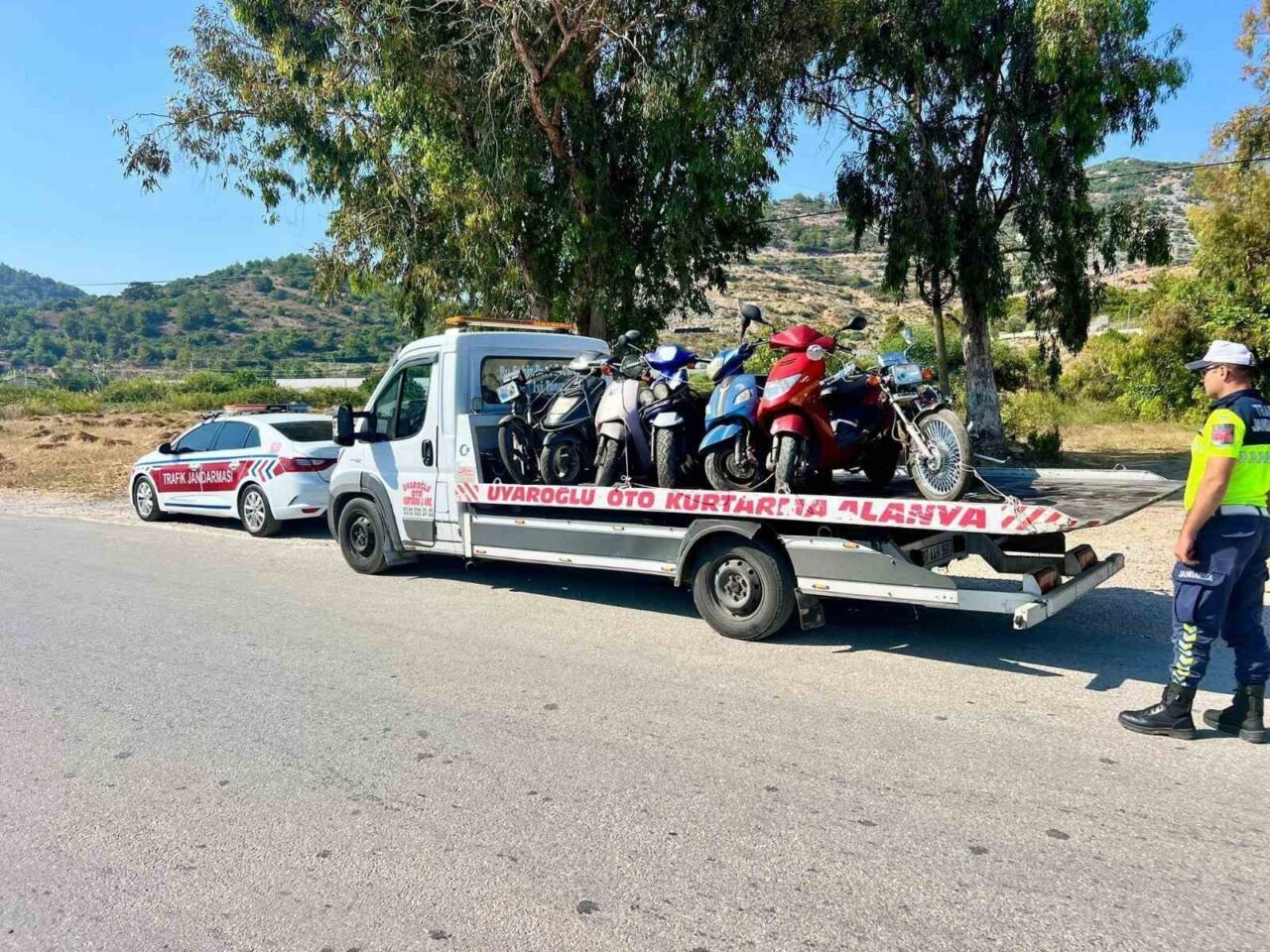Antalya'nın Alanya ilçesinde jandarma ekipleri tarafından gerçekleştirilen denetimlerde 846 motosiklet