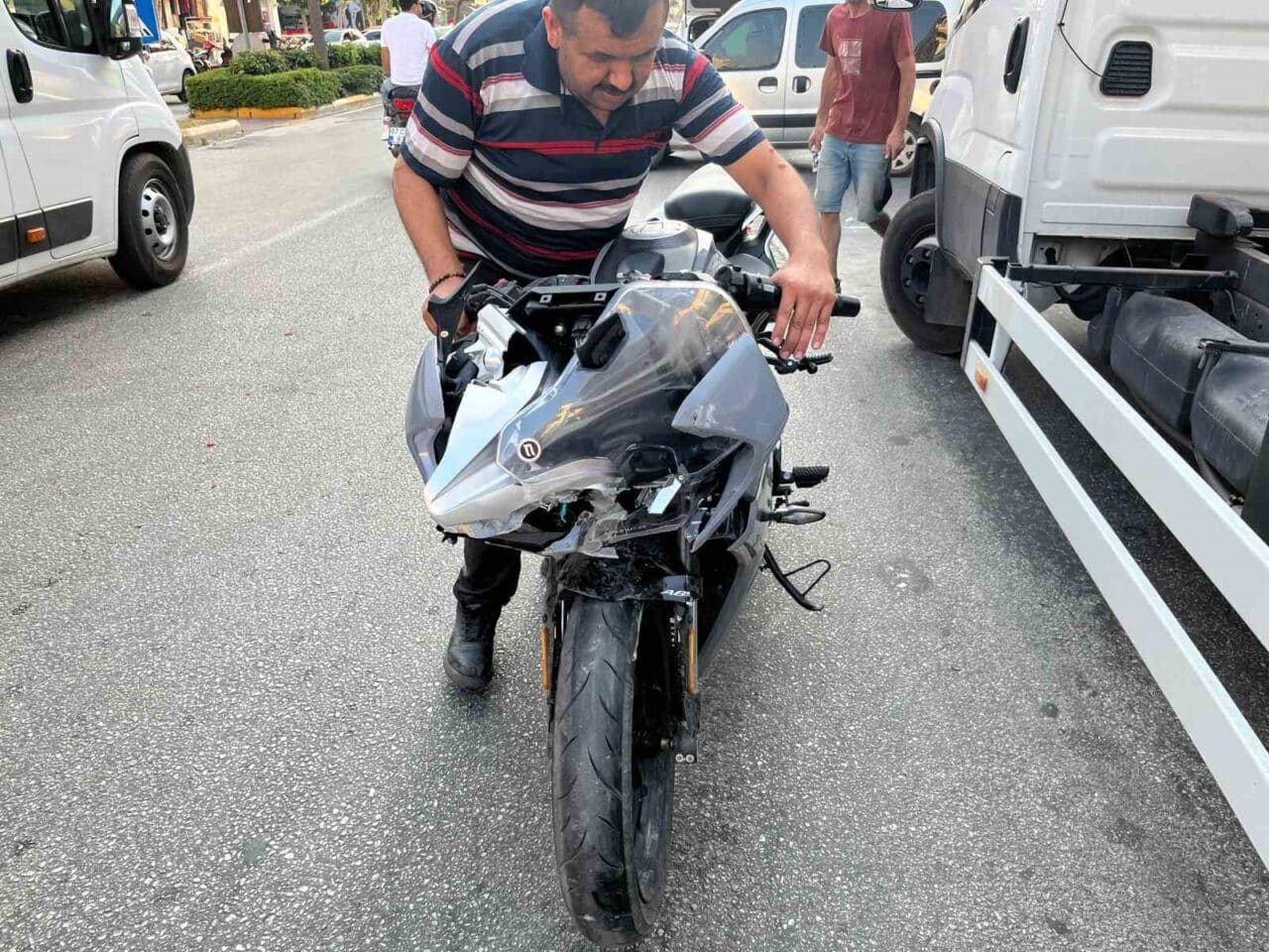 Antalya'nın Alanya ilçesinde motosiklet ve kamyonetin çarpışması sonucu Barış T.