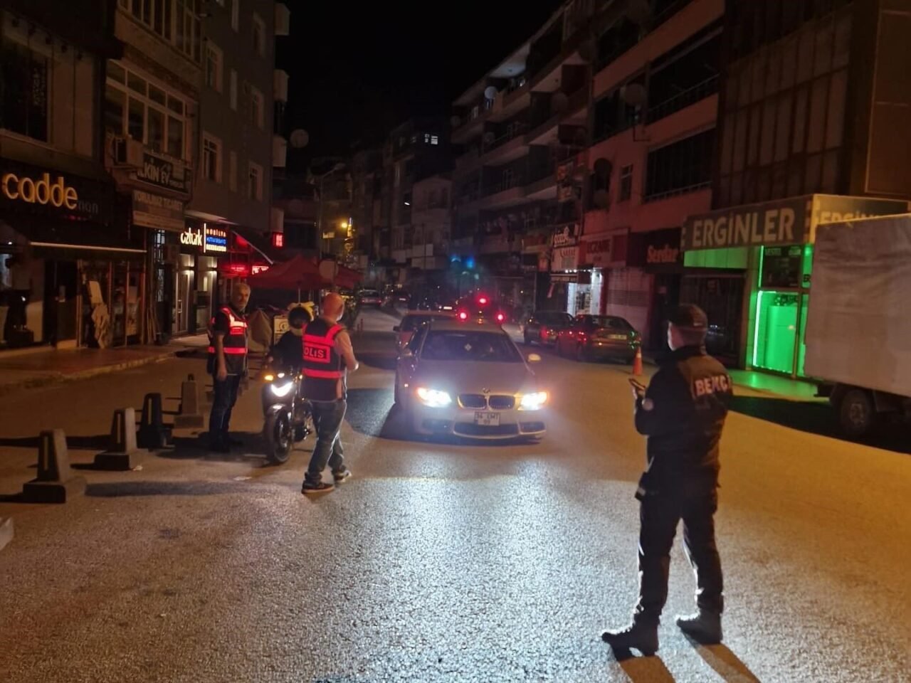 Zonguldak'ın Alaplı ilçesinde yapılan motosiklet denetimlerinde, çevreyi rahatsız eden ve