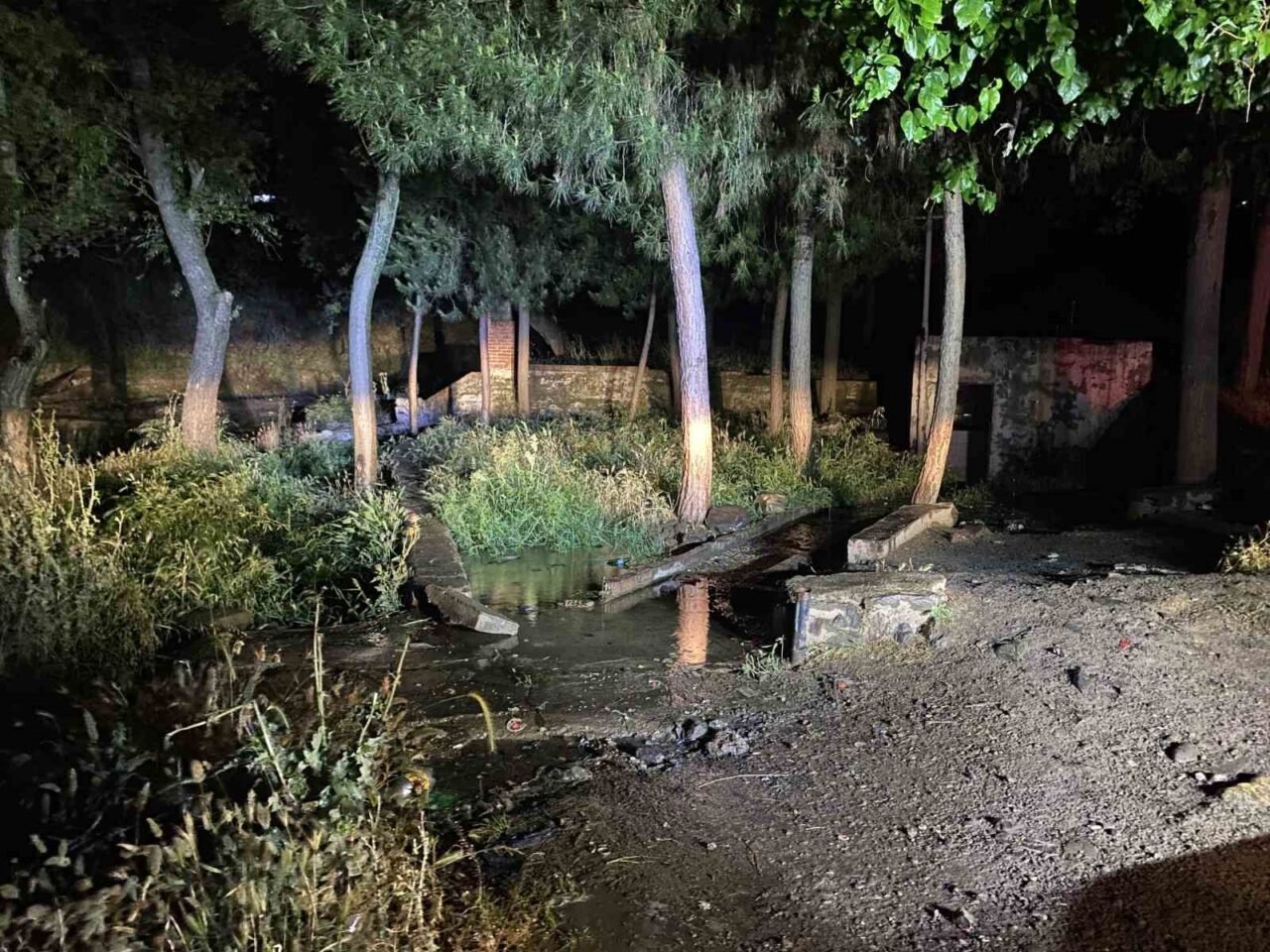 Manisa'nın Alaşehir ilçesinde 26 yaşındaki Berfun Kırıktaş, Kenan Evren Parkı'nda
