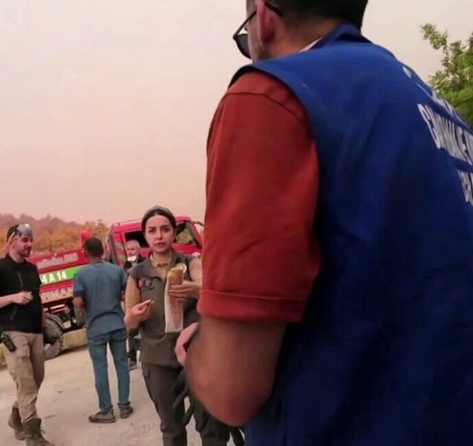 Sakarya'nın Taraklı ilçesinde başlayan orman yangını ile ilgili mücadele sürerken,