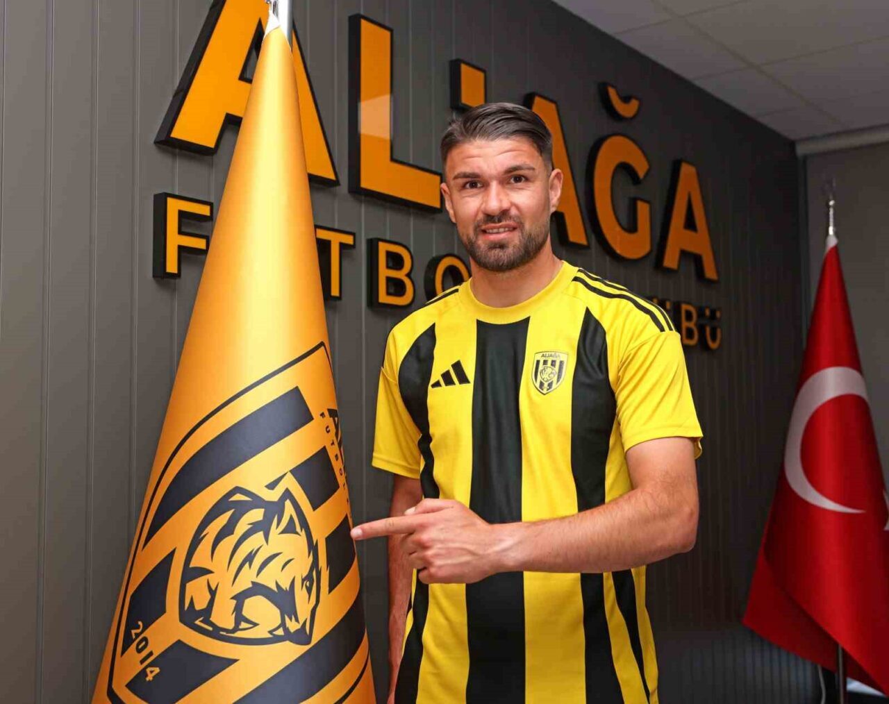 Aliağa FK, Pendikspor'dan tecrübeli orta saha oyuncusu Hasan Kılıç ile