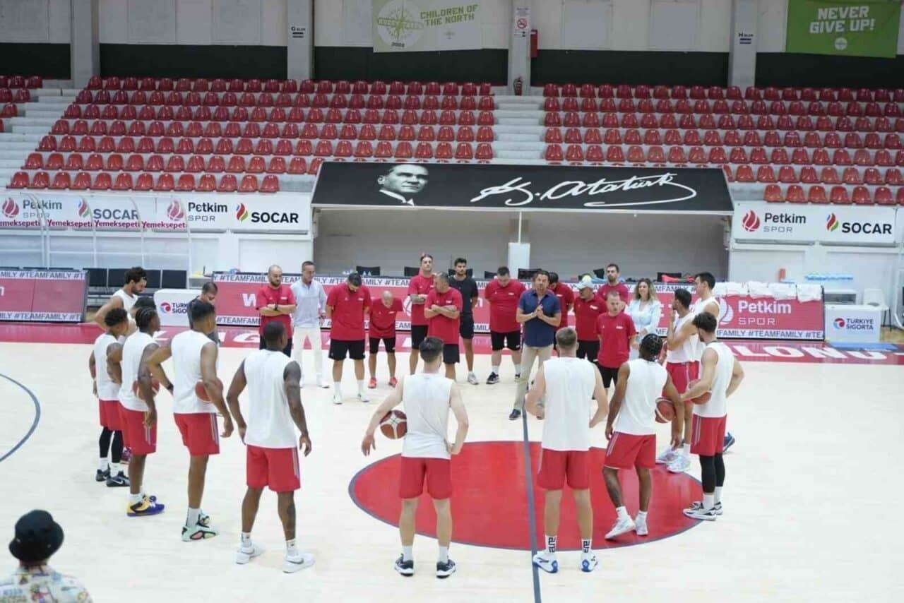 Aliağa Petkimspor, 4 yıl boyunca çalıştığı Başantrenör Burak Gören ile
