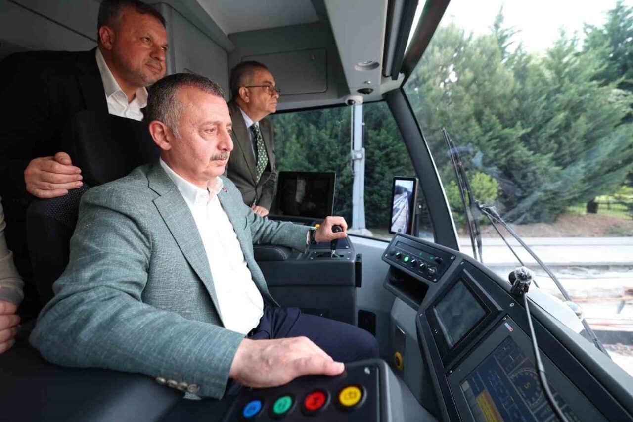 Kocaeli Büyükşehir Belediye Başkanı Tahir Büyükakın, Alikahya Stadyum Tramvay Hattı'nın