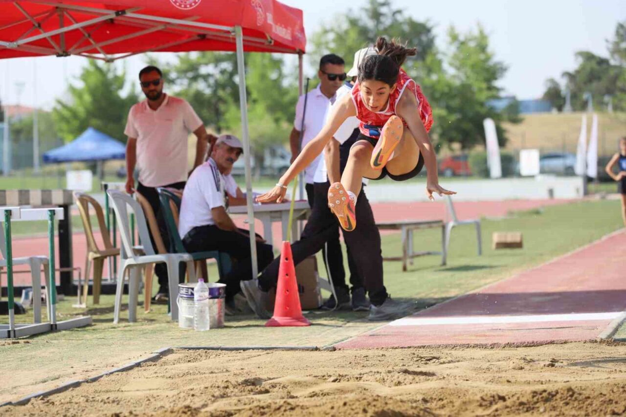 Denizli'de gerçekleştirilen Anadolu Yıldızlar Ligi Atletizm Grup Şampiyonası, 10 ilden