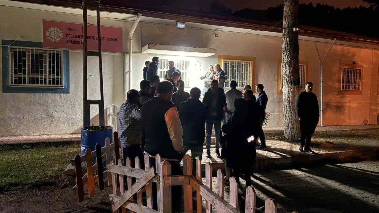 Tokat'taki Rukiye Sarıer Bumin Anaokulu'na çocuklarını kaydettirmek isteyen veliler, sabah