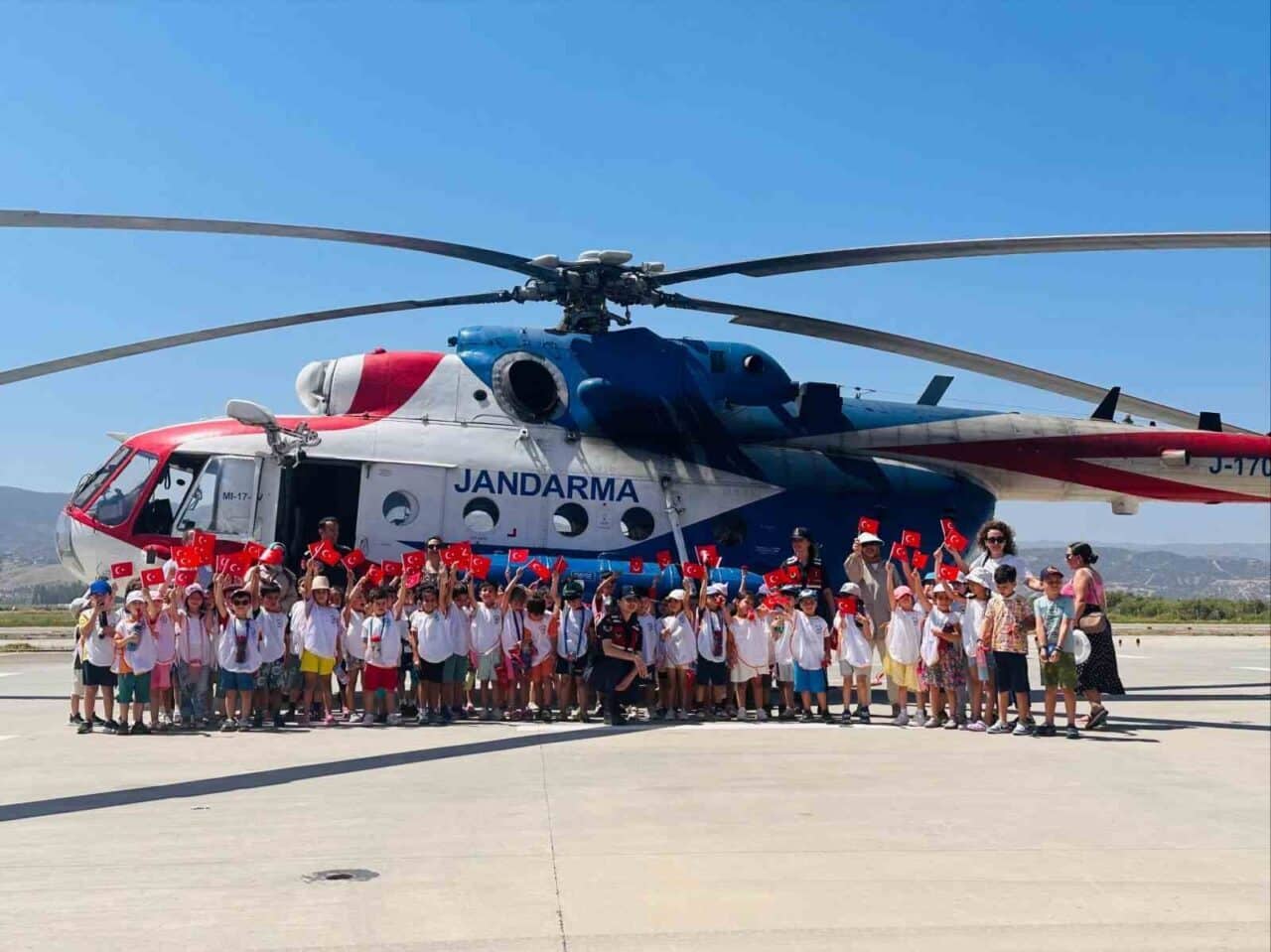 Aydın'da Kübra Efe Anaokulu öğrencileri, Jandarma Komutanlığı ve Helikopter Filo