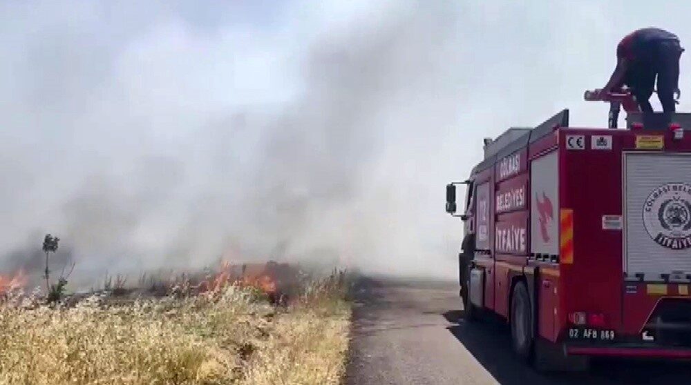 Adıyaman'ın Gölbaşı ilçesinde çıkan anız yangını, 350 dönümlük alanı etkileyerek