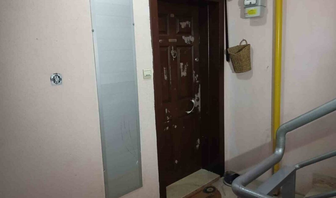 Ankara'nın Etimesgut ilçesinde, cezaevine giren G.İ.'nin evinde 12 yaşındaki oğlu