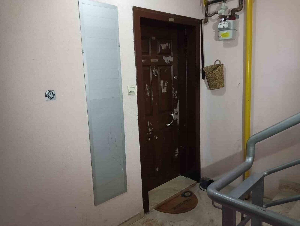 Ankara'nın Etimesgut ilçesinde, cezaevine giren G.İ.'nin evinde 12 yaşındaki oğlu