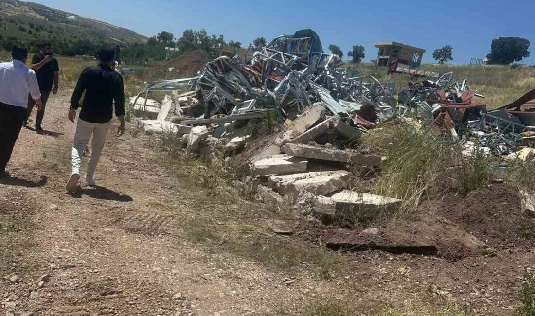 Ankara'nın Ayaş ilçesinde Gökler Mahallesi'ndeki hobi bahçelerinin, belediye ekiplerince tebligat