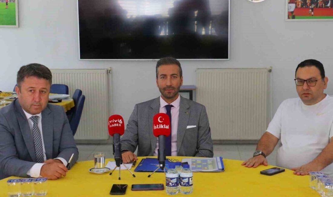 Ankaragücü Başkanı Gazi Ercüment Tekin, basın mensuplarıyla kahvaltı sonrası toplantı
