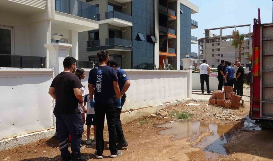 Antalya'nın Aksu ilçesinde bir binanın 1'inci katında çıkan yangında Ramazan