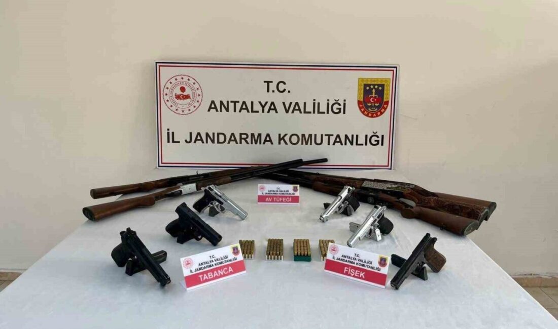 Antalya'nın Serik ilçesinde jandarma ekipleri, 6 adrese düzenledikleri operasyonla çok