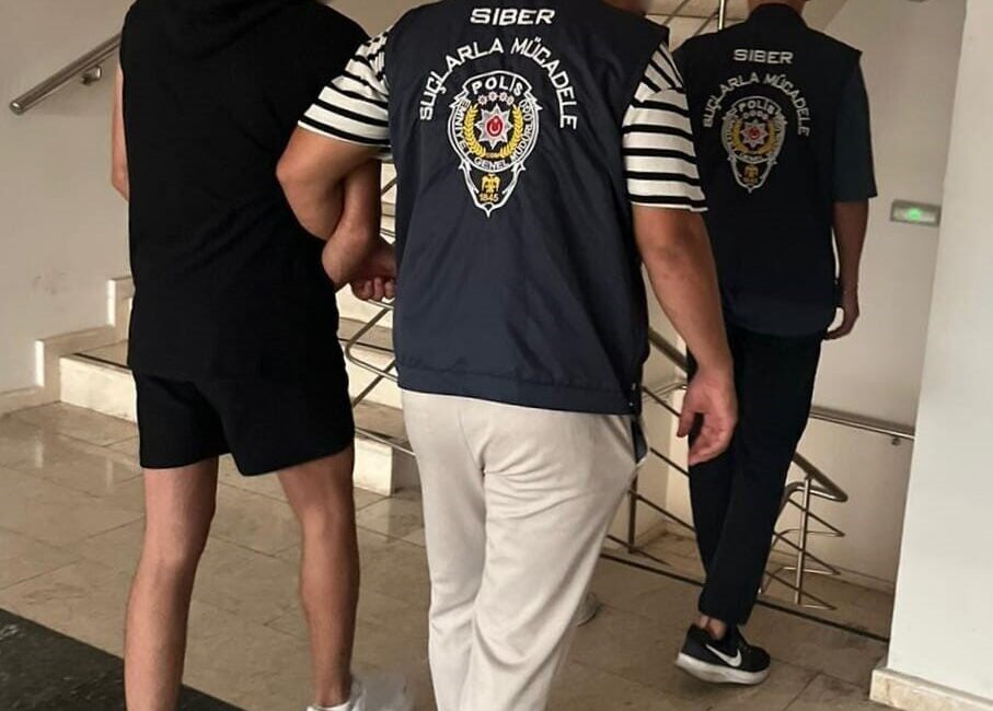 Antalya'da siber suçlarla mücadele operasyonlarında 14 kişi gözaltına alındı. 5'inin