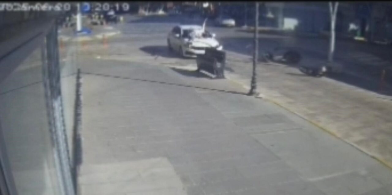 Antalya'nın Serik ilçesinde otomobil ve motosikletin çarpışması sonucu 54 yaşındaki