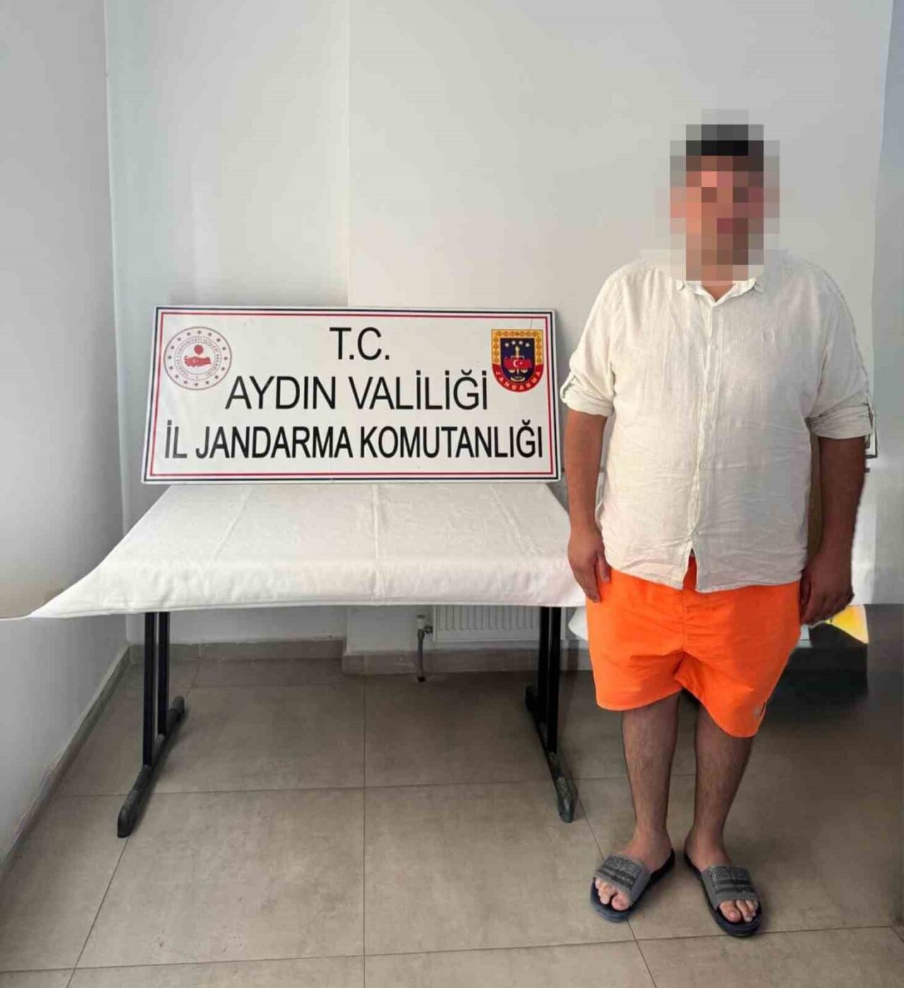 Aydın'ın Germencik ilçesinde, M.A.T. (22) adlı genç otomobilinden yolcu olarak
