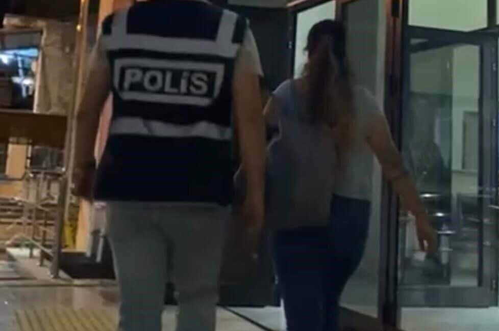 İzmir'de, uyuşturucu suçundan 10 yıl hapis cezası bulunan H.T. (26)