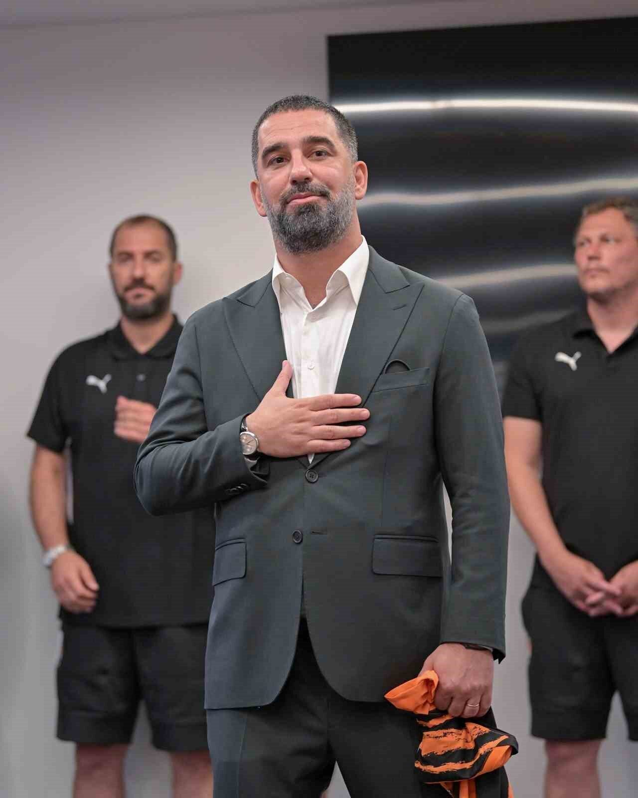 Arda Turan, Shakhtar Donetsk'teki futbolculara şampiyonluk hedeflerini anlatırken birliktelik ve