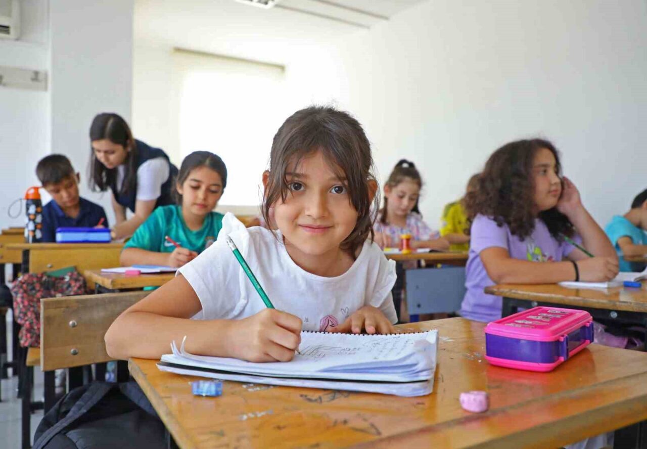 Antalya Büyükşehir Belediyesi, ATABEM yaz kurslarıyla 12 bin öğrenciye eğitim
