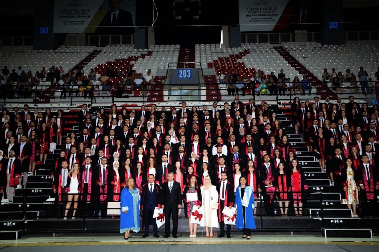 Akdeniz Üniversitesi Tıp Fakültesi, 2024-2025 Mezuniyet Töreni'nde 289 hekim adayı