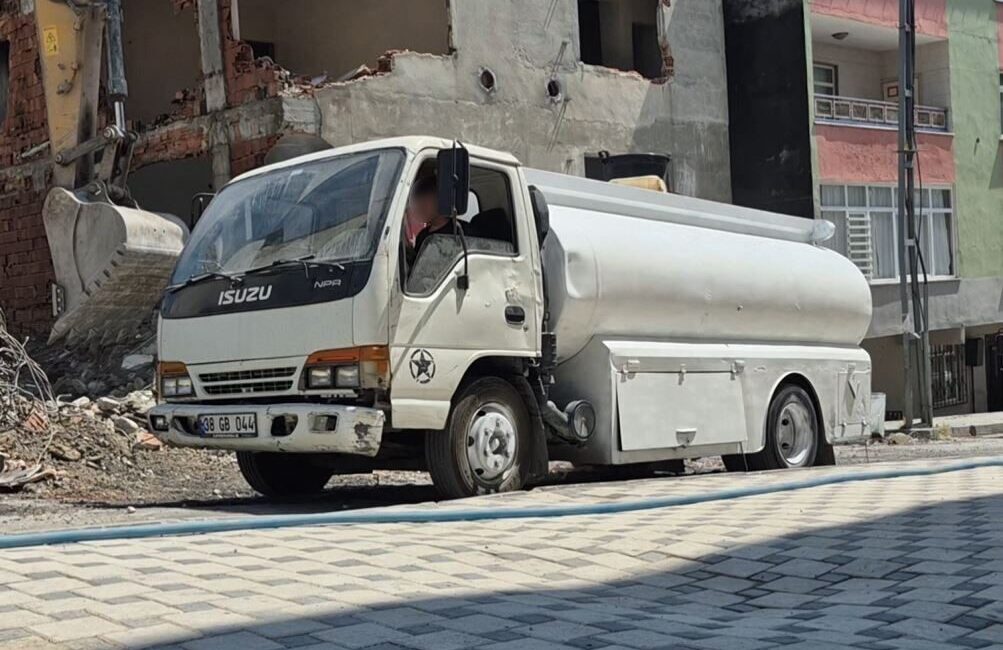 İstanbul'un Avcılar ilçesinde 13 ve 15 yaşındaki iki çocuk, amcalarına