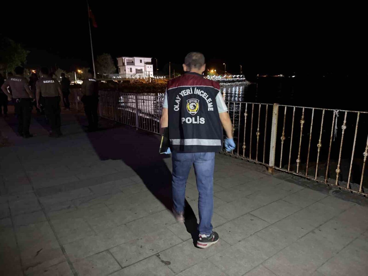 Avcılar'da bir eğlence mekanında husumetliler arasında çıkan silahlı kavgada, Engin