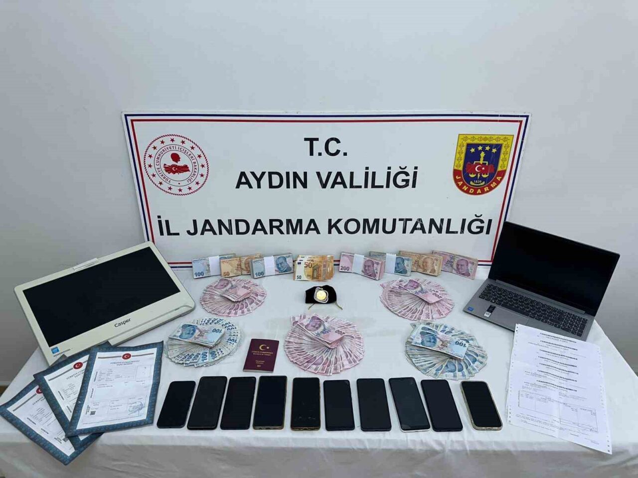 Aydın merkezli jandarma, dolandırıcılık suçlarına yönelik düzenlediği operasyonla örgüt lideri