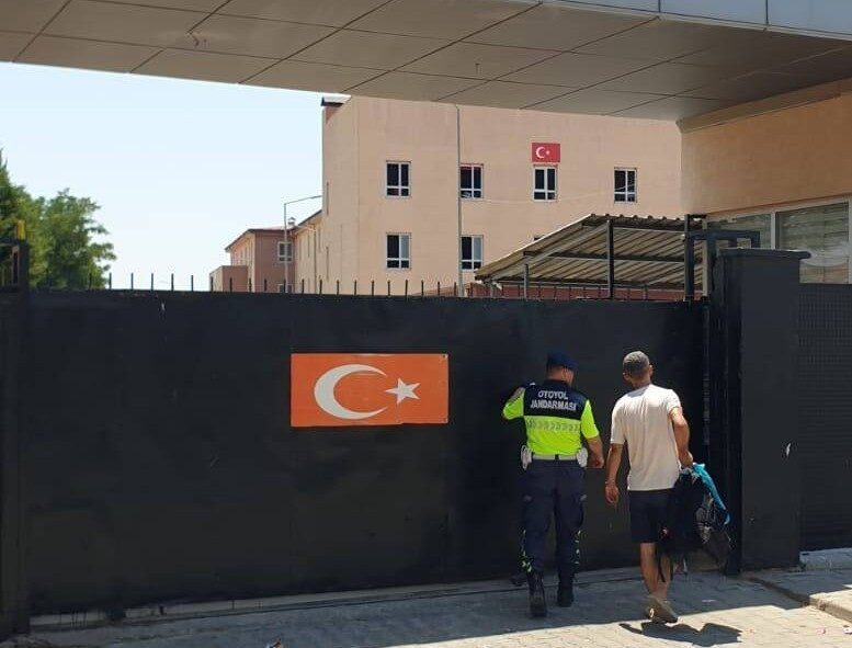 Aydın'da jandarma, 2 gün içinde 26 aranan şüpheliyi yakaladı. Suçlar