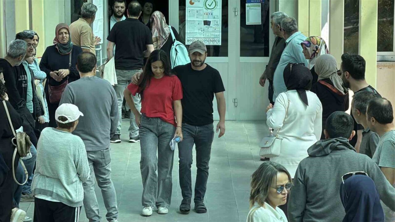Sivas'ta Yükseköğretim Kurumları Sınavı'nın ikinci oturumu AYT başladı. Yanlış belgeyle