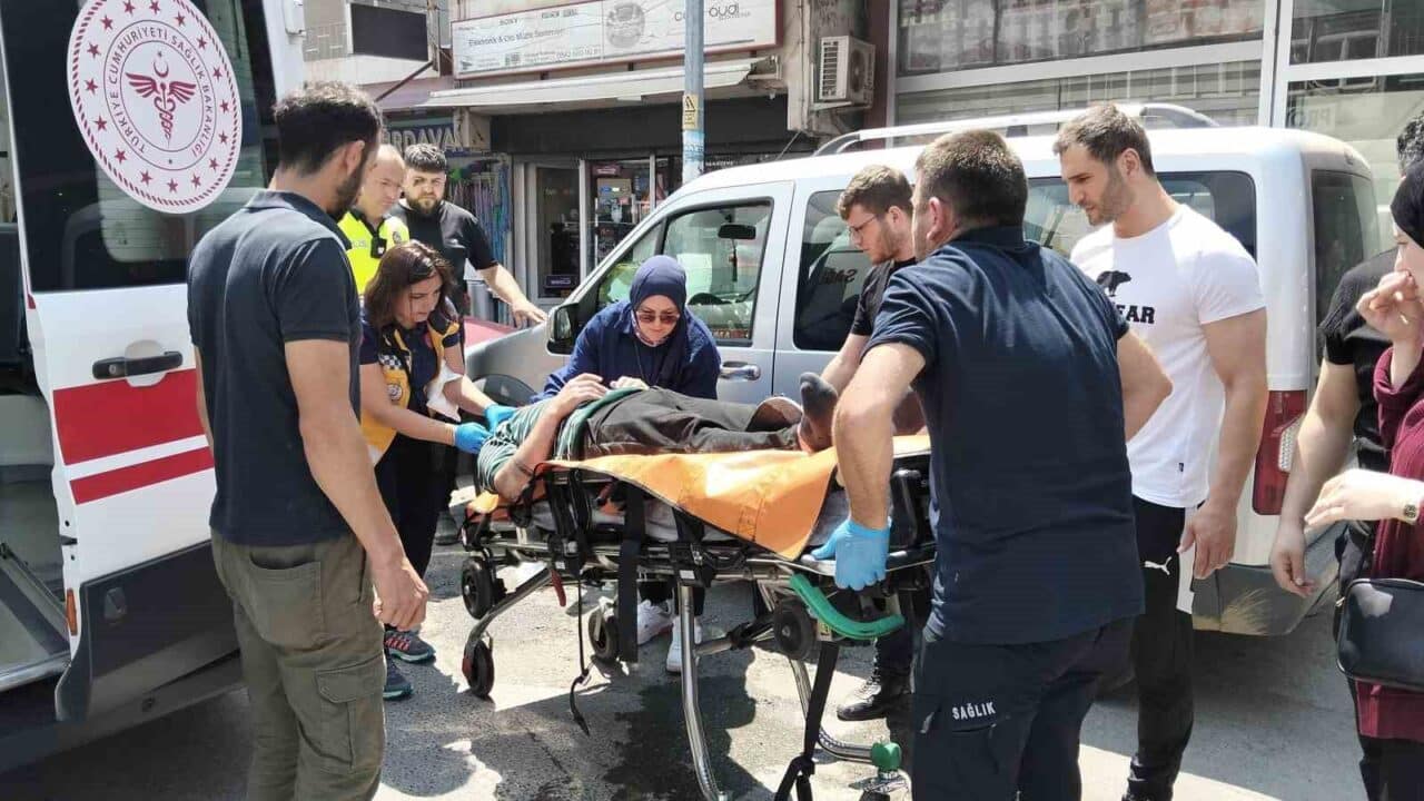 Samsun'un Bafra ilçesinde Mehmet D., elektrikli motosikletiyle seyir halindeyken E.A.