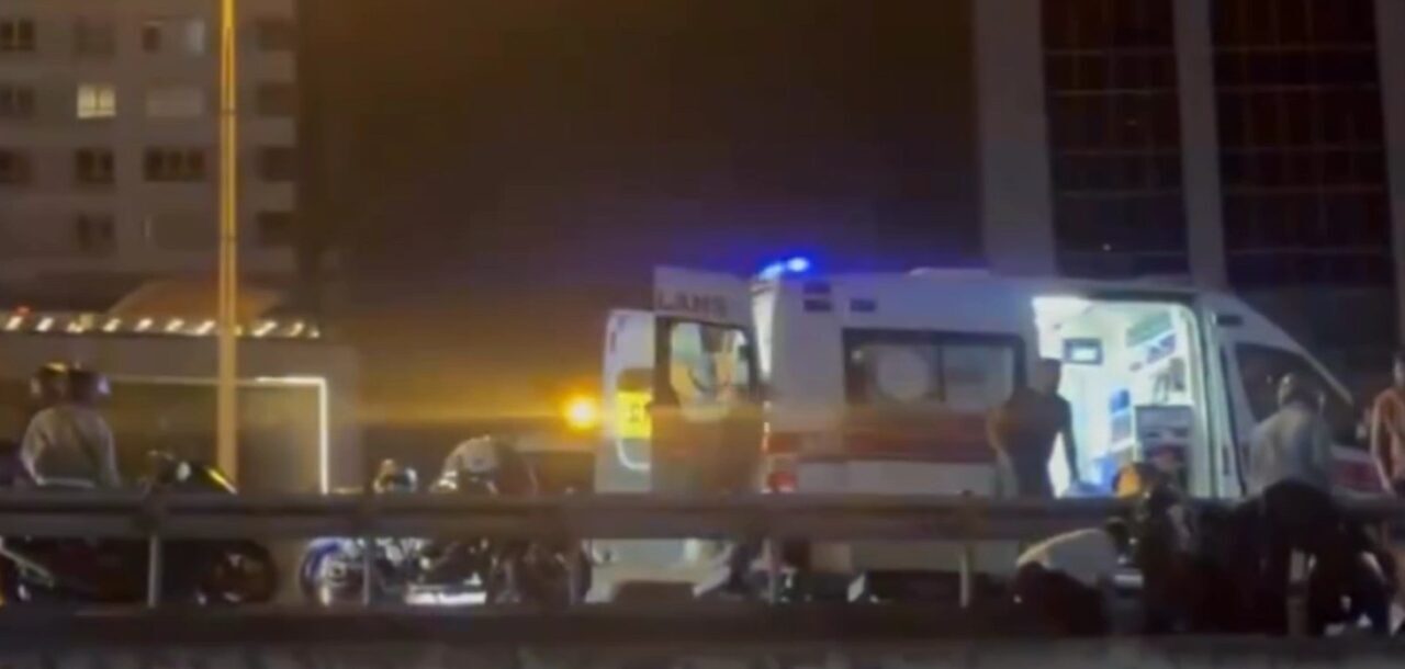 Bahçelievler'de bir motosiklet, otomobille çarpıştı. Kaza sonrası motosiklet sürücüsü ağır