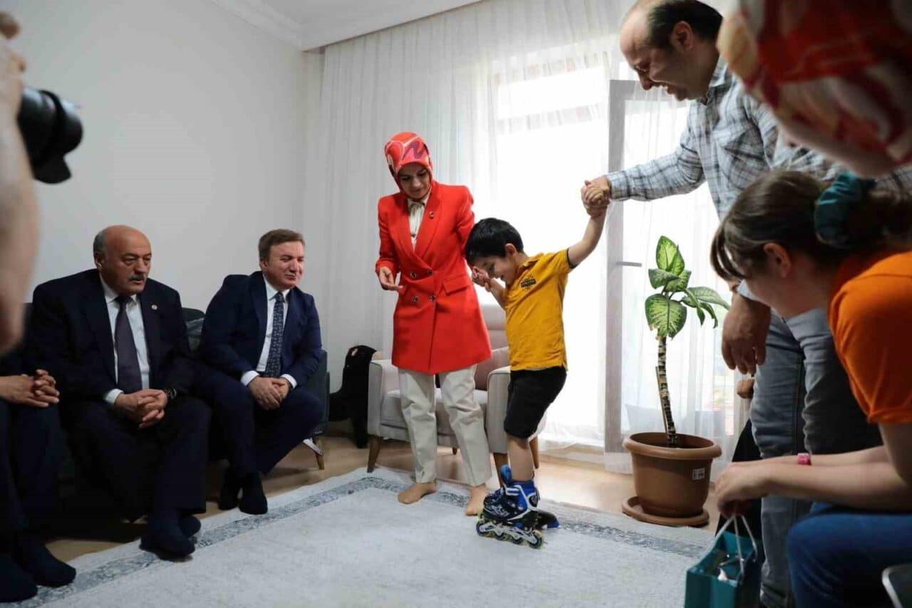 Aile ve Sosyal Hizmetler Bakanı Mahinur Özdemir Göktaş, Hatay'daki depremde