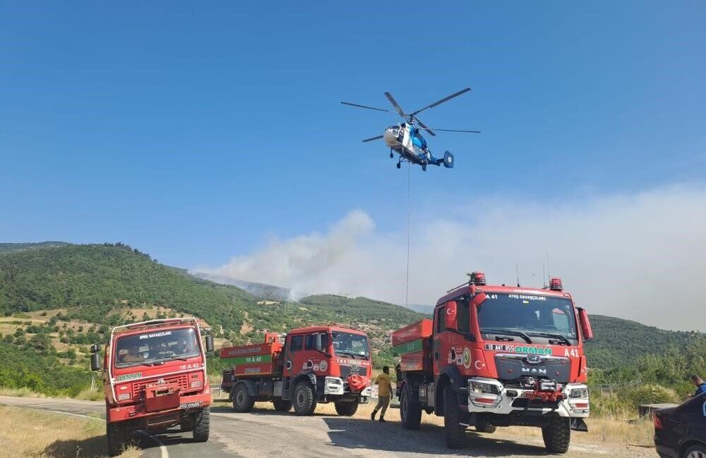 Balıkesir, dün yüksek sıcaklıklar ve kuvvetli rüzgarlar nedeniyle 11 orman