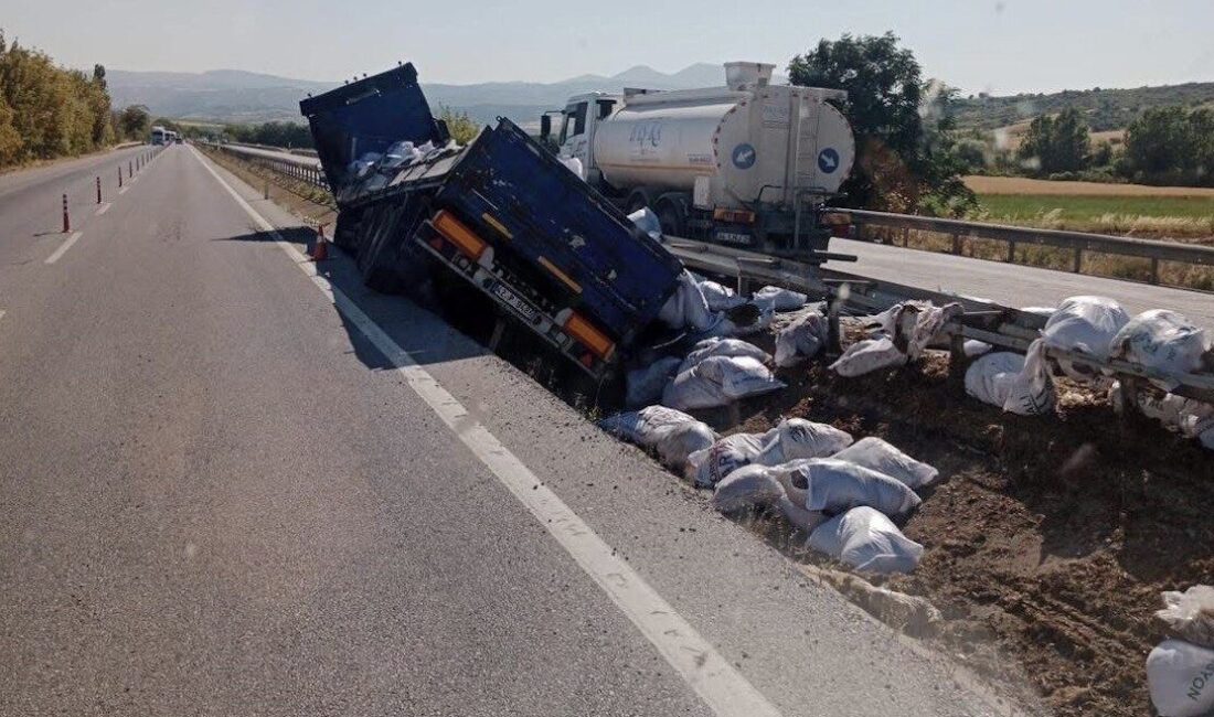 Balıkesir’in Susurluk ilçesinde bir tır, sürücüsünün direksiyon hakimiyetini kaybetmesi sonucu