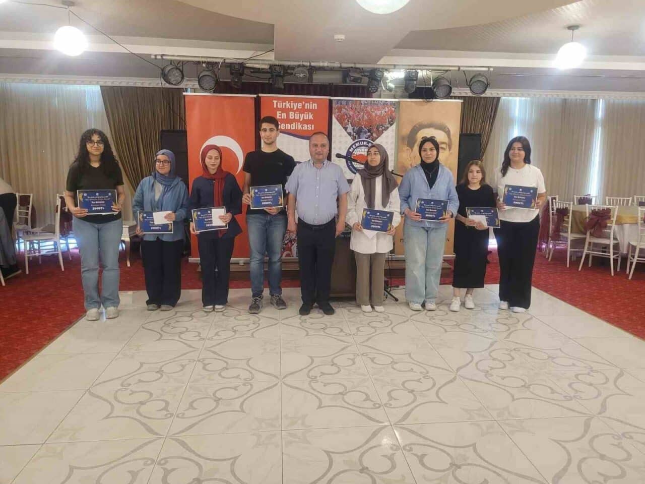 Balıkesir'de, Genç-Memur-Sen ve Eğitim-Bir-Sen'in düzenlediği "Bir Bilenle Bilge Nesil Projesi"