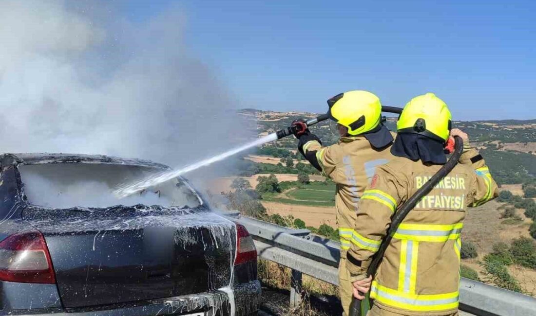Balıkesir'de İstanbul-İzmir otoyolunda bir otomobil yangınında 09 AJN 480 plakalı