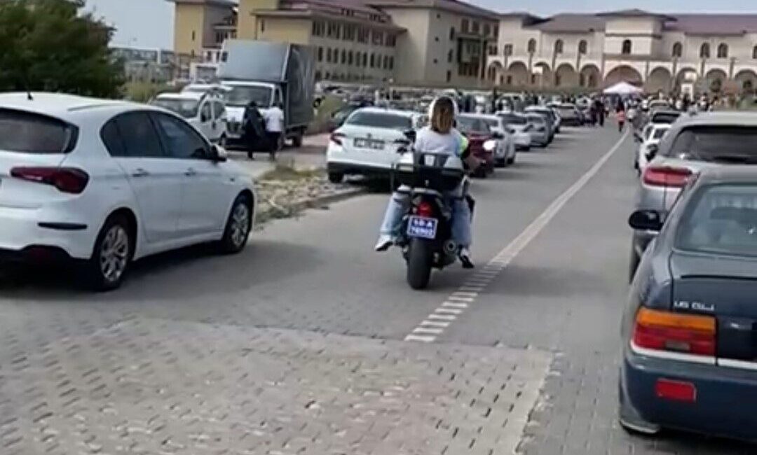 Balıkesir'in Bandırma ilçesinde üniversite sınavına yetişemeyen bir öğrenci, polis ekiplerinin