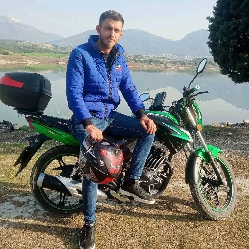 Denizli'nin Acıpayam ilçesinde 27 yaşındaki motosiklet sürücüsü Volkan İyem, kontrolünü