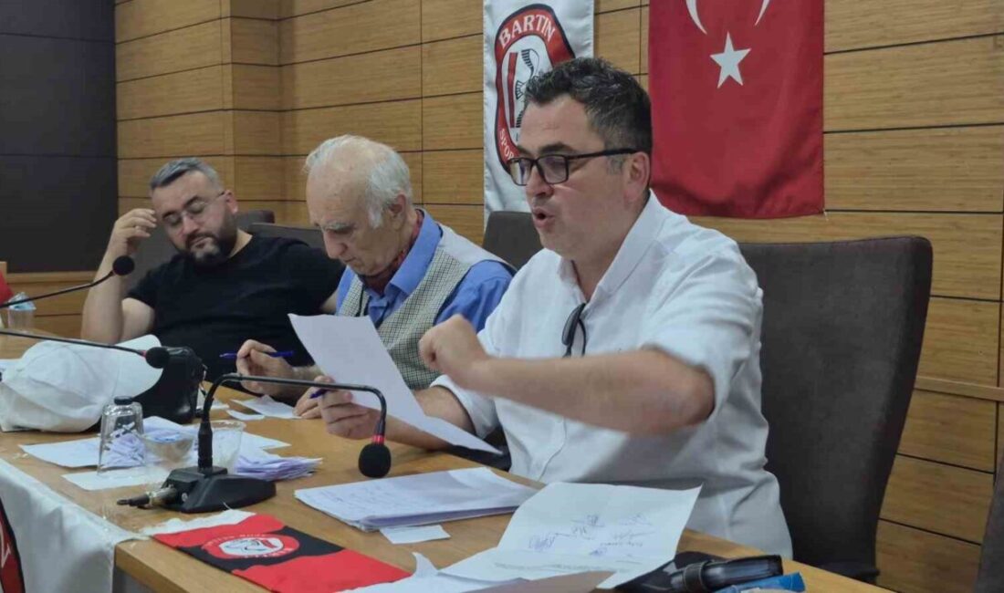 Bartınspor'un olağanüstü genel kurulunda gergin anlar yaşandı. Toplantıda, eski üyelerin